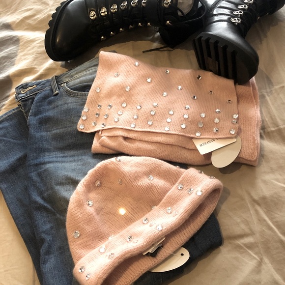 Nwt Cashmere 2 pc winter set holt renfrew - Picture 3 of 14